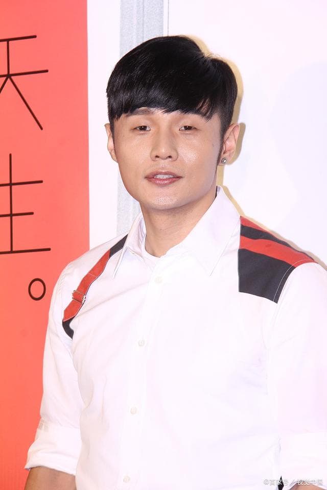 4首至今被传颂的歌曲，原作都是李荣浩，难怪被称为歌神