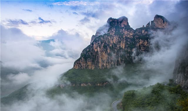 云台山风景名胜区：太行山脉上的自然与人文瑰宝