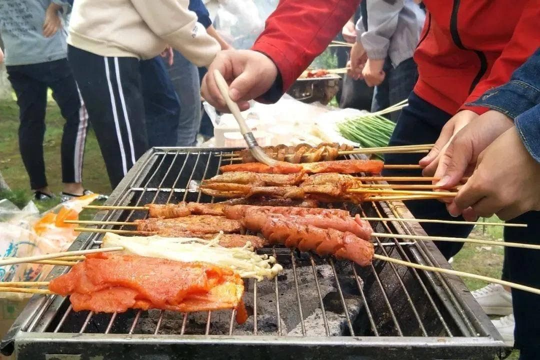 喜欢烧烤又怕麻烦？这些装备和食材选择技巧让你轻松享受烧烤乐趣