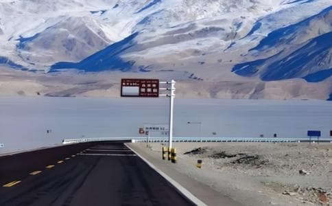 新疆旅游攻略：三条经典中西部旅游路线详解