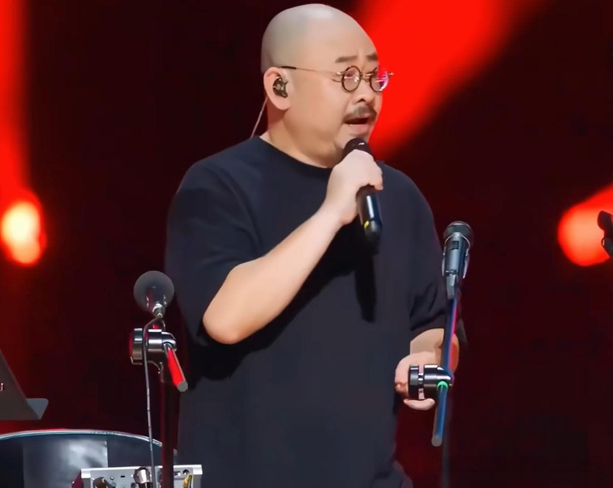 传奇歌者刀郎：音乐人生的传奇之旅
