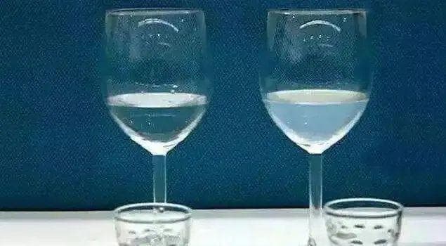 白酒为什么会混浊和沉淀，出现后还能饮用吗？