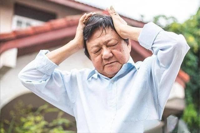 脑梗来临，睡觉先知？医生提醒：睡觉若有3个迹象，或是脑梗“预警”