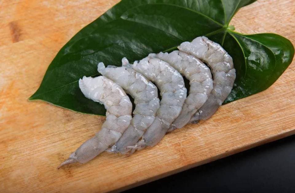 315晚会曝光：买1斤冷冻虾仁，到手只有3两虾！背后猫腻揭秘