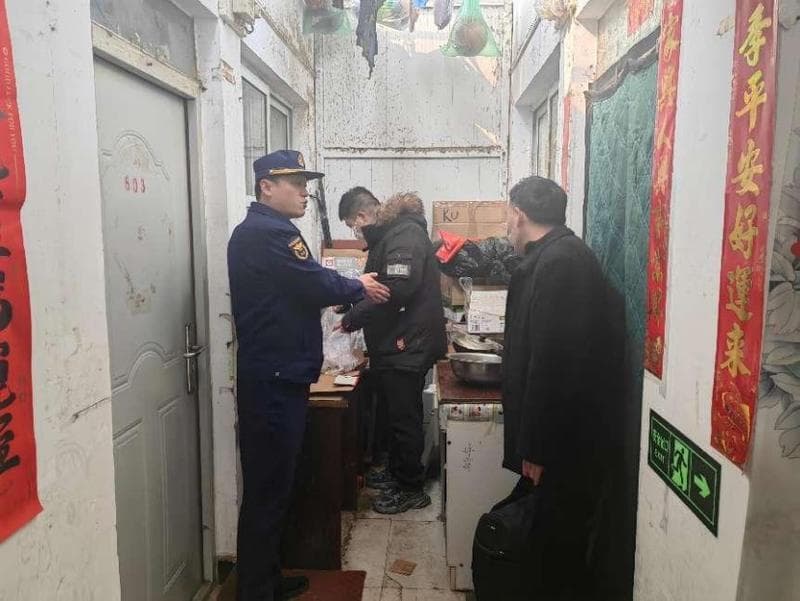 北京朝阳区开展“大扫除”专项行动，清理楼道杂物保障“生命通道”畅通