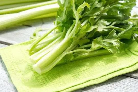 孕妇吃芹菜的三大注意事项：这样做还能补血