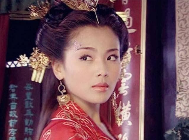 上联：小偷偷偷偷东西，下联更经典，横批一出顿时成了千古绝对！