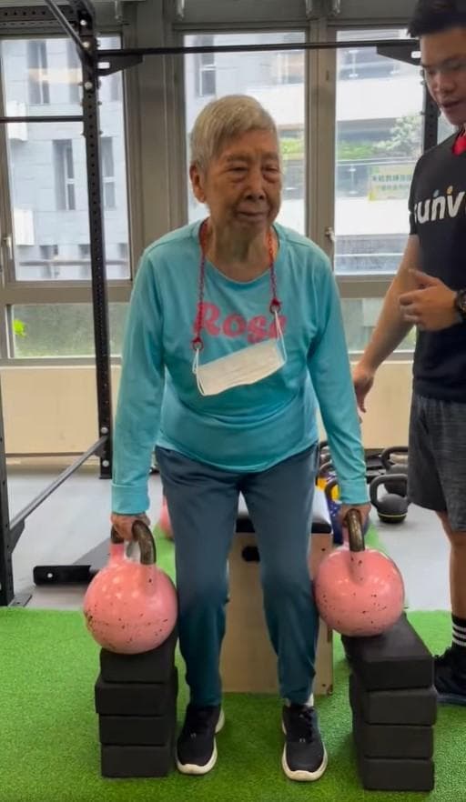 如何让88岁妈妈爱上运动、双腿有力？子女的“劝进”成功手册