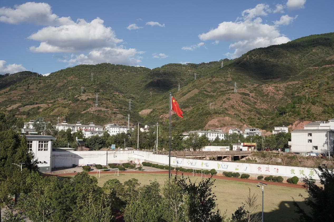 云南巍宝山乡建设小学：乡村教育阻断代际复贫