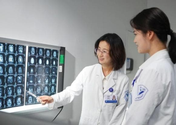 她是三甲医院最年轻的博导，从事癫痫专科12年