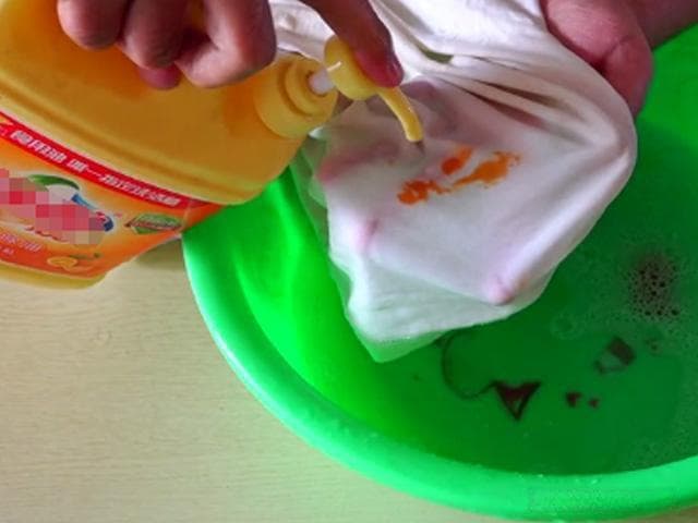 白衣焕新秘籍：让你的白色衣物重绽光芒