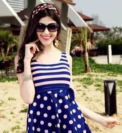 游泳衣服穿搭技巧女生必知（时尚舒适，游泳装点亮夏日）