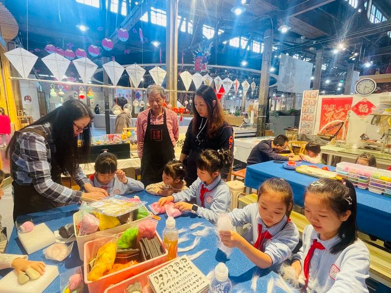多地中小学探索实施春秋假，“把假休好”还有哪些待解难题？