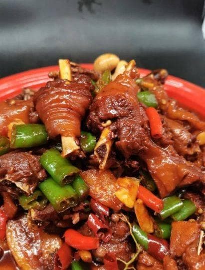 山东炒鸡：走地鸡配黄焖酱，一道菜里的家国味道