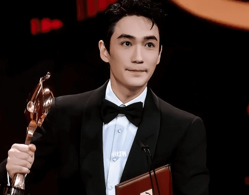 朱一龙杨紫分获微博King和Queen，实力派迎来高光时刻
