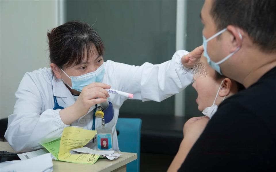 孩子高烧能吃“流感神药”？退烧后多久能恢复？这份儿童安全过冬健康提醒请收好！
