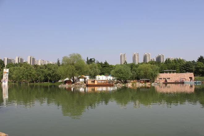 沿湖公园景观带植物配置要求与品种搭配原则