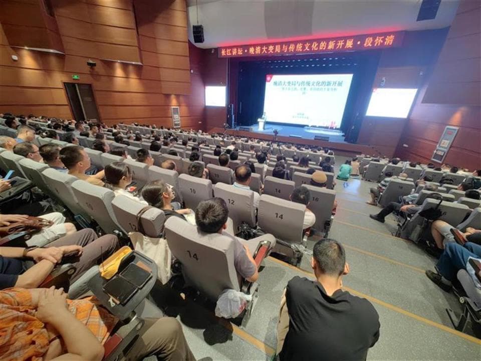 晚清大变局中的文化抉择：张之洞、张謇、辜鸿铭的故事