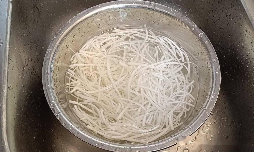 凉拌白菜丝怎么拌好吃？掌握好这几个小技巧，清脆爽口，特别入味