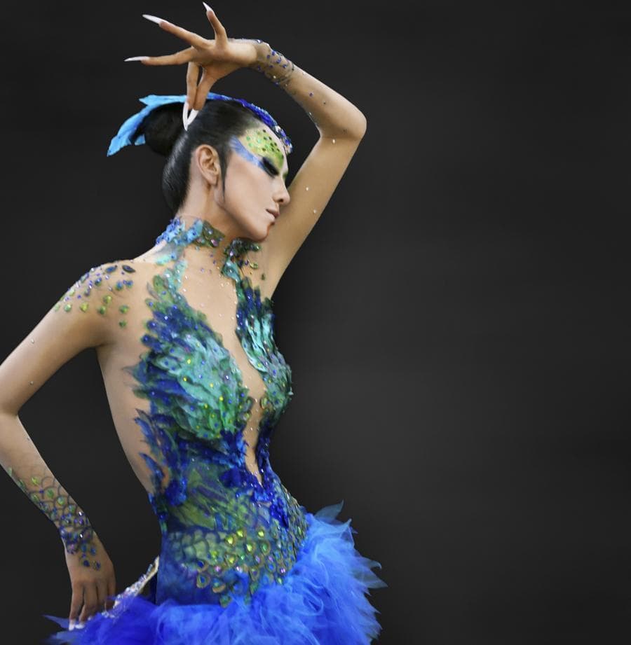 杨丽萍《雀之恋》再登热搜：艺术之美震撼全场