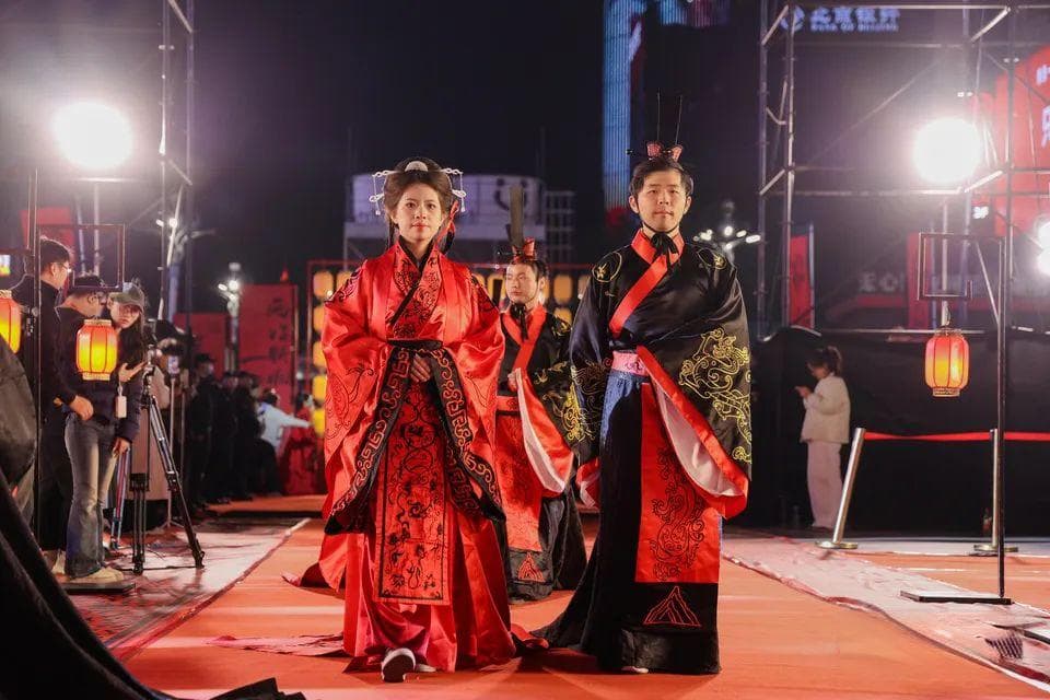 2024长沙“大汉婚典”：48对新人演绎汉代婚礼，登上热搜