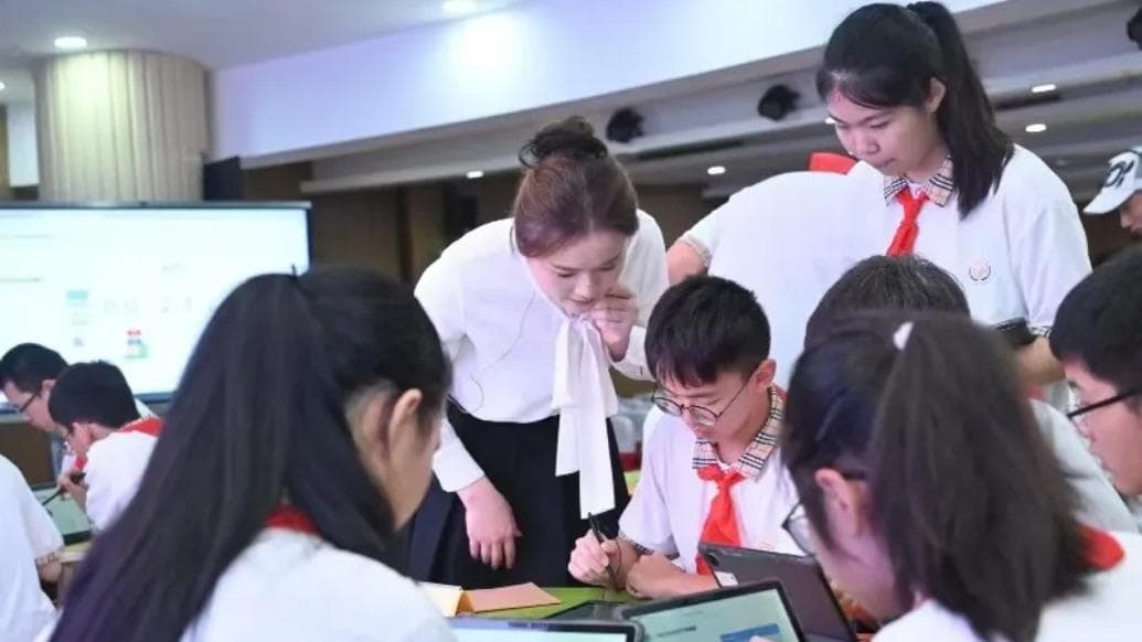 培养师生“数智”素养，上海为何在中小学推进数字化转型？