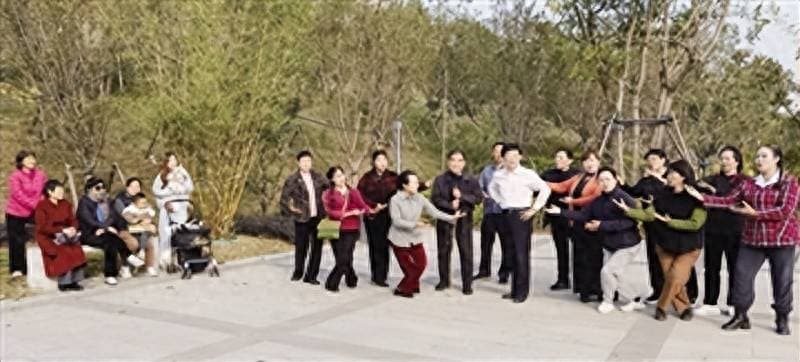 银发族，几位退休老人自编自导自演情景剧，舞台圆梦——在梦想面前，年龄算什么