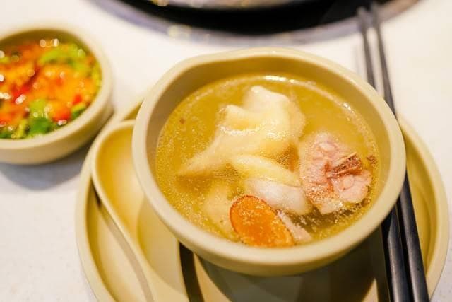 海南椰子饭：源自椰子的美食传奇