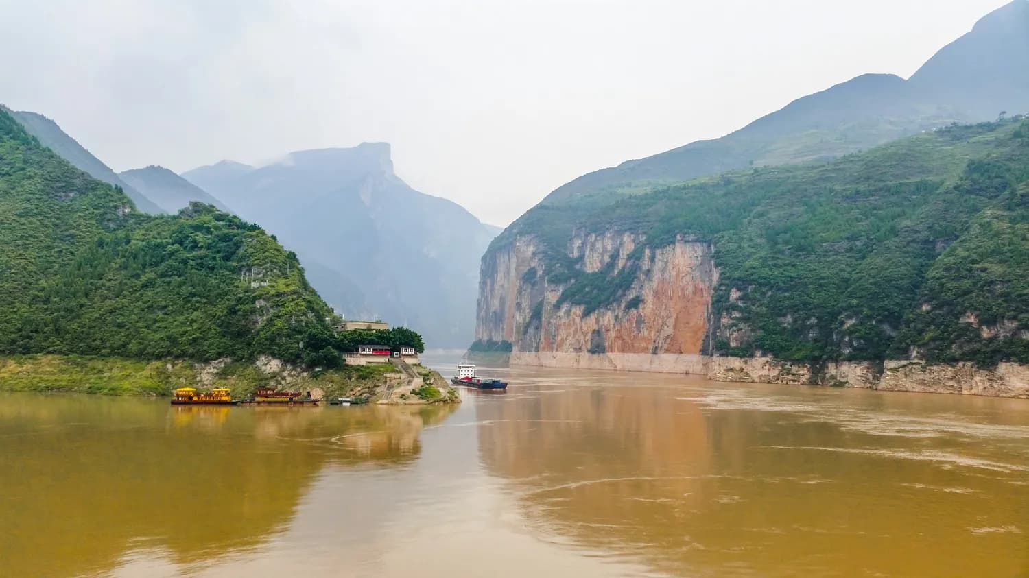 三峡工程下的屈原故里：古建筑的搬迁与文化传承
