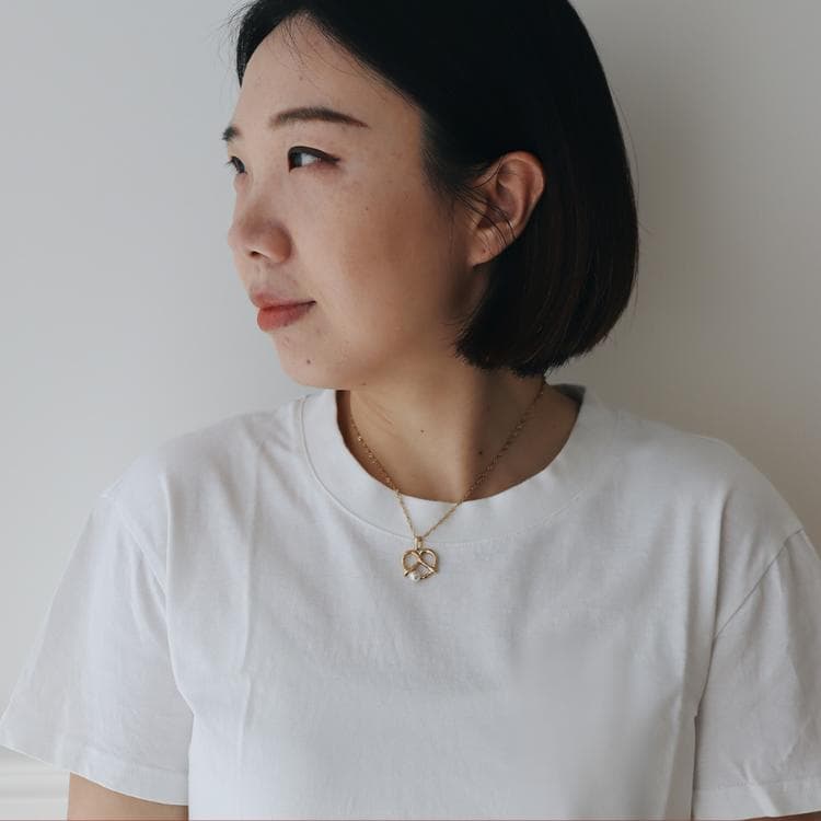 项链穿搭指南：8种戴法，不同领口、服装风格都轻松百变！