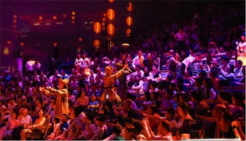 文化激扬，产业奔涌——甘肃敦煌翻腾文旅融合新浪潮