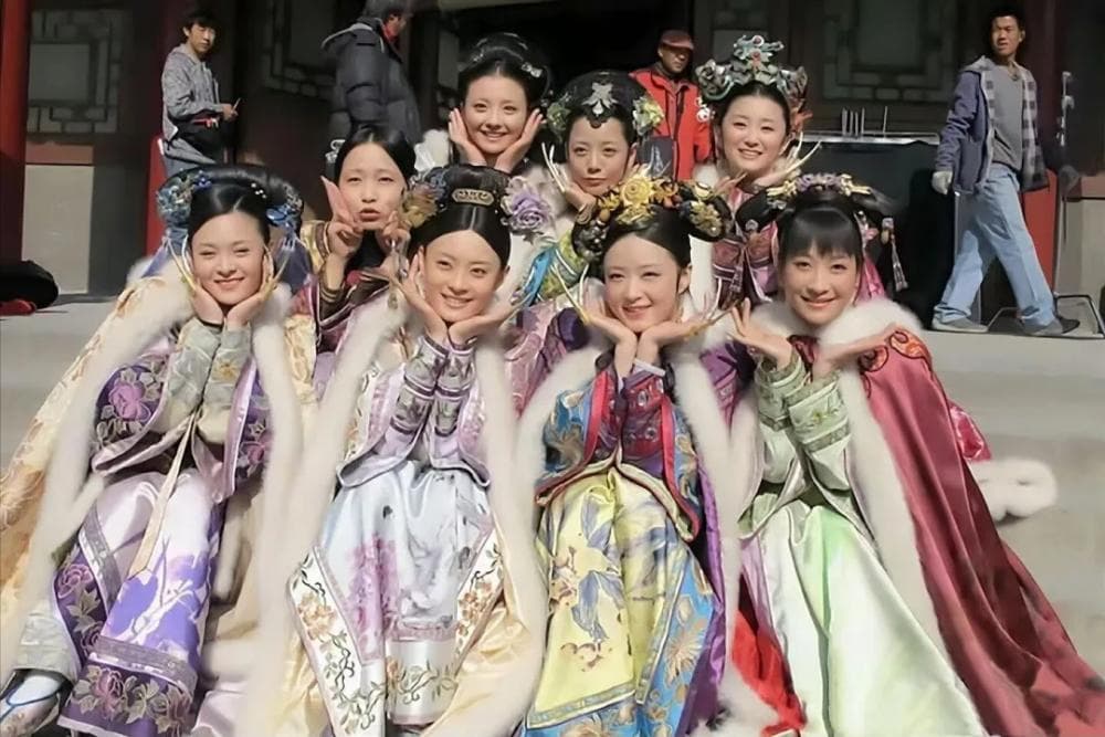 《甄嬛传》剧组时隔13年重聚澳门，经典重现引发热议