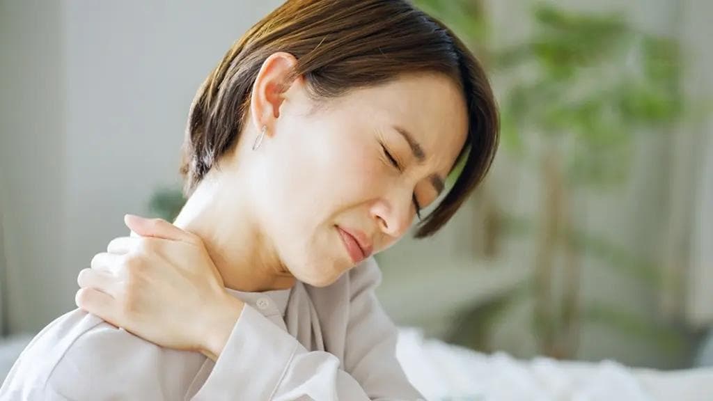 特效穴位“按手足”就能放松肩颈！中医教你远端取穴，肩颈肌肉不僵硬