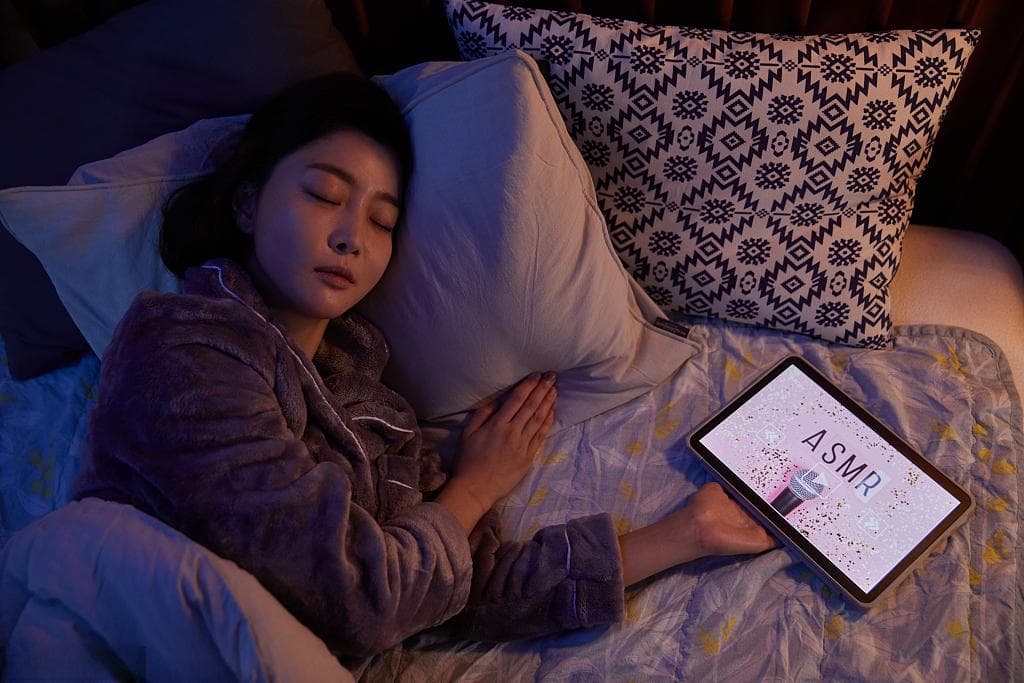 这届年轻人，靠“声音按摩”助眠