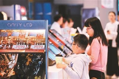 新兴观影力量推动市场变化（深观察）