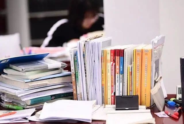 考研人数下降：就业新局，挑战与机遇并存