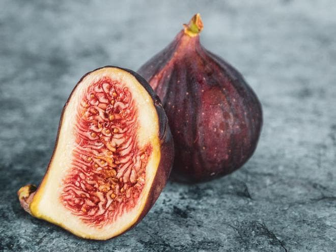 无花果富含膳食纤维和钙、钾，现在吃正好