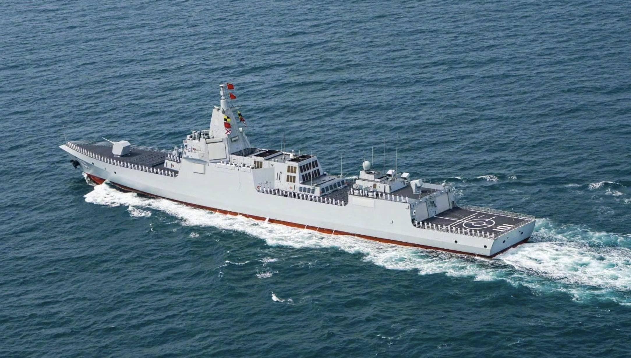 第十艘055型驱逐舰下水，中国海军实力再跃升