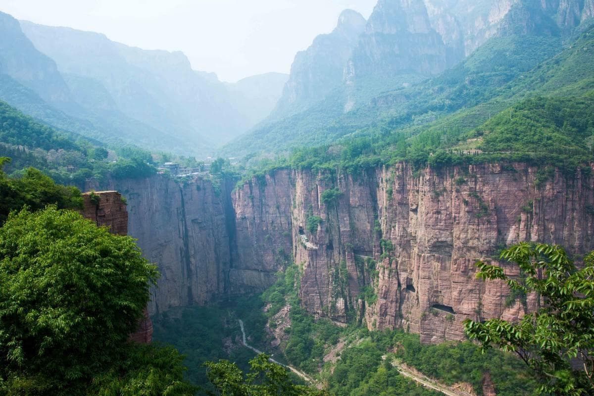 郭亮村挂壁公路，中国的一个奇迹
