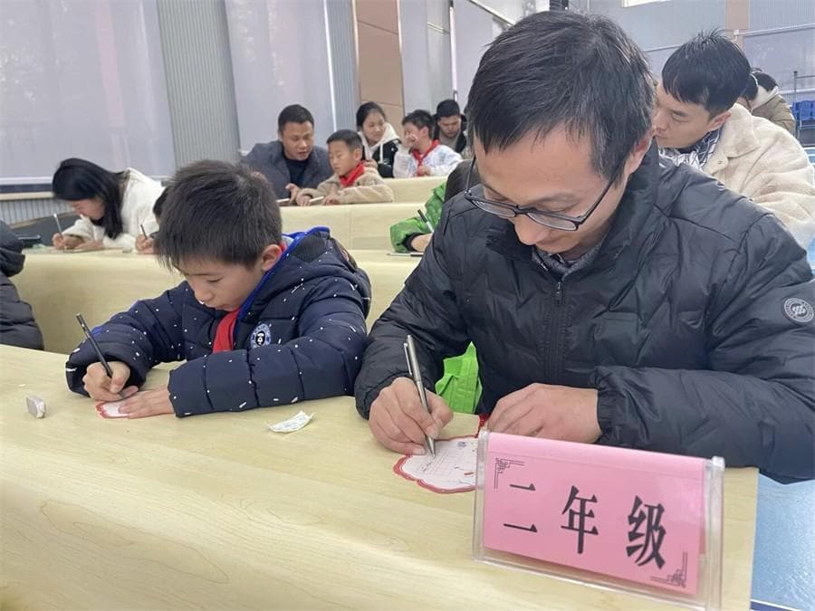150组家庭同挥毫，合肥颐和佳苑小学书法节传承文化薪火