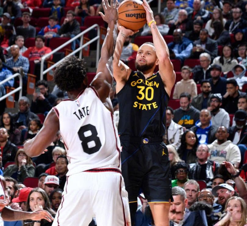 勇士105-98火箭！格林盛赞巴特勒：他是球队的改变者