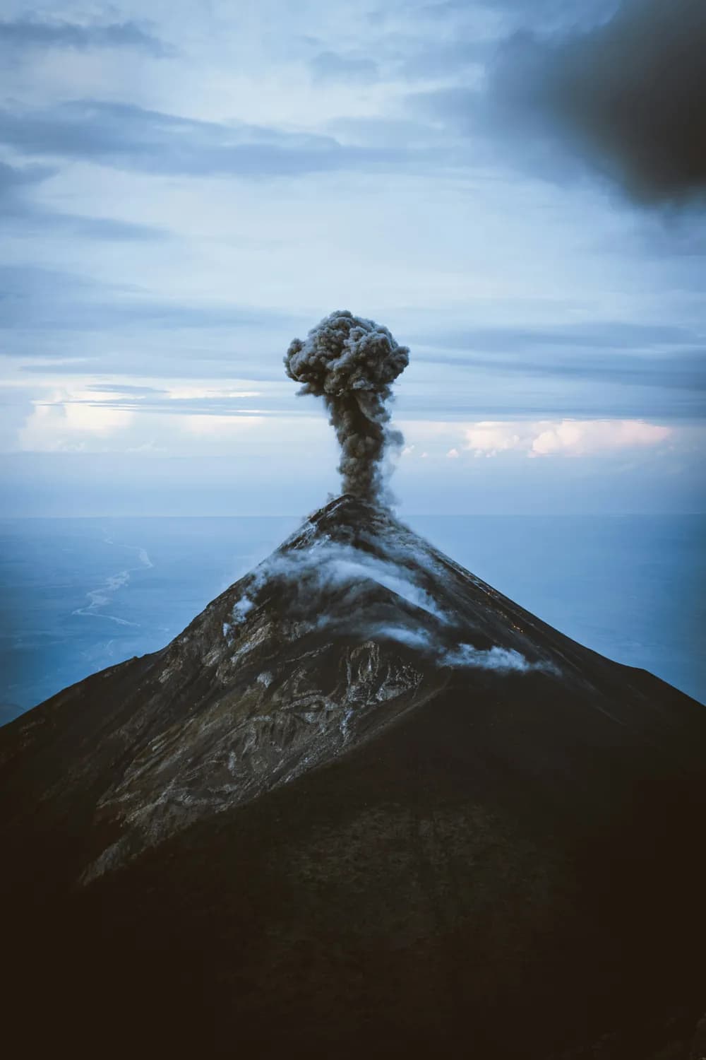 福冈地震背后的海底火山之谜