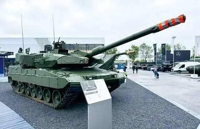 首次亮相的 “豹”2A8改进型主战坦克，性能怎么样？