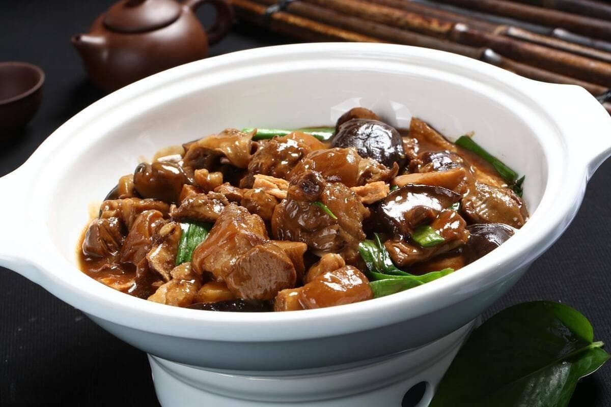 红烧羊肉烹饪秘诀：焯水、红烧汁比例是关键