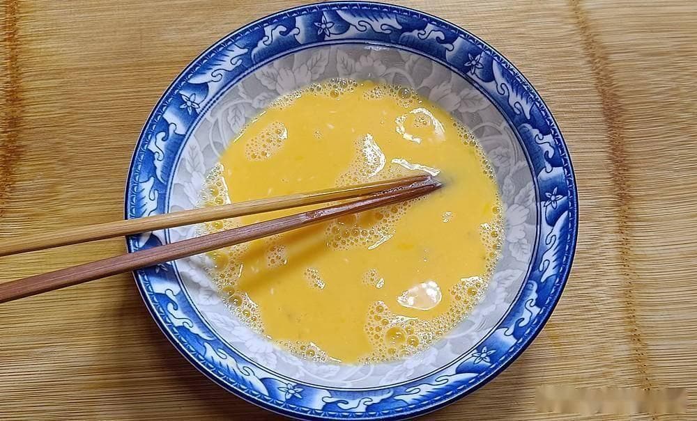这样做的鸡蛋酱，香气浓郁，下饭拌面都特别香