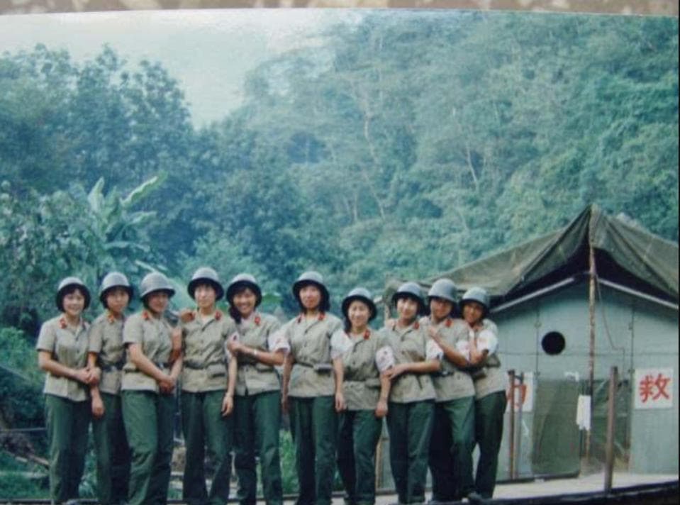 老山战场上的女兵：一线战士们的精神支柱