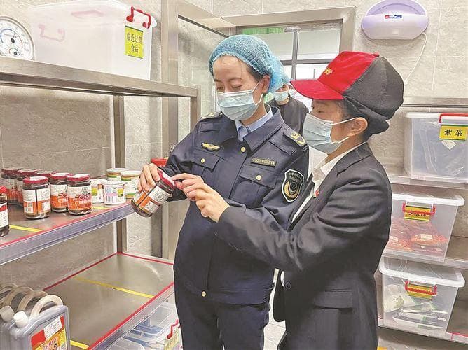 厦门学校食堂“大体检” 全力保障师生饮食安全