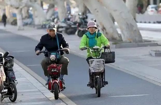 电动车上路迎“3大变化”，包括违规不罚款、放宽考驾照年龄在内