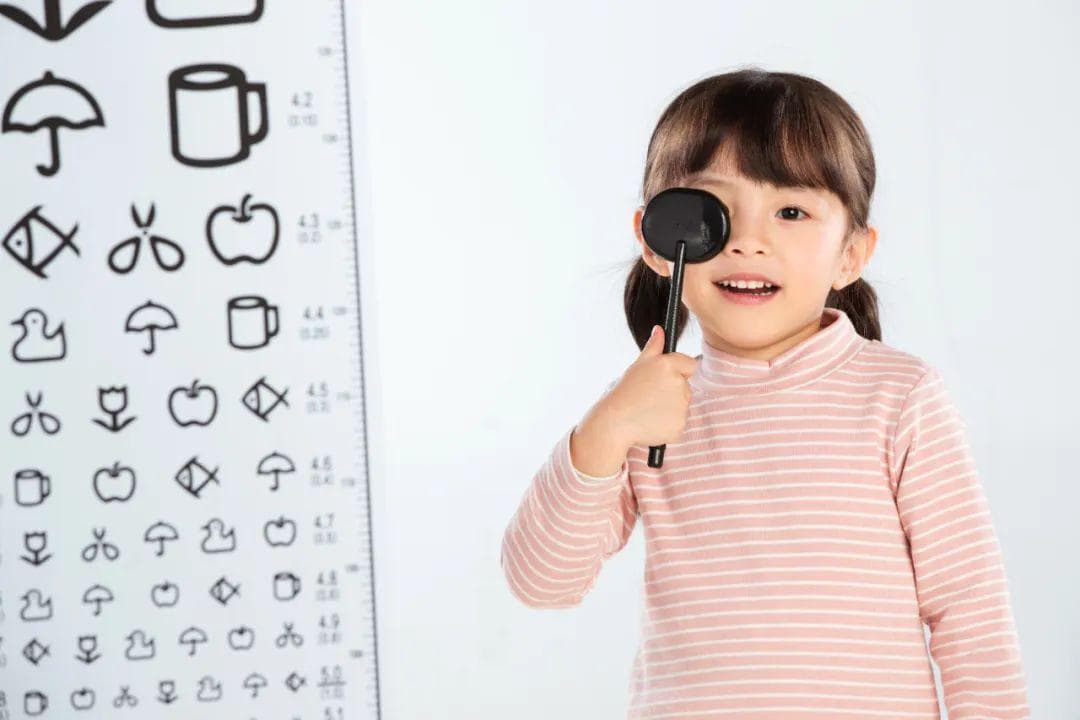 孩子视力在假期“滑坡”，看看专家如何精准支招→