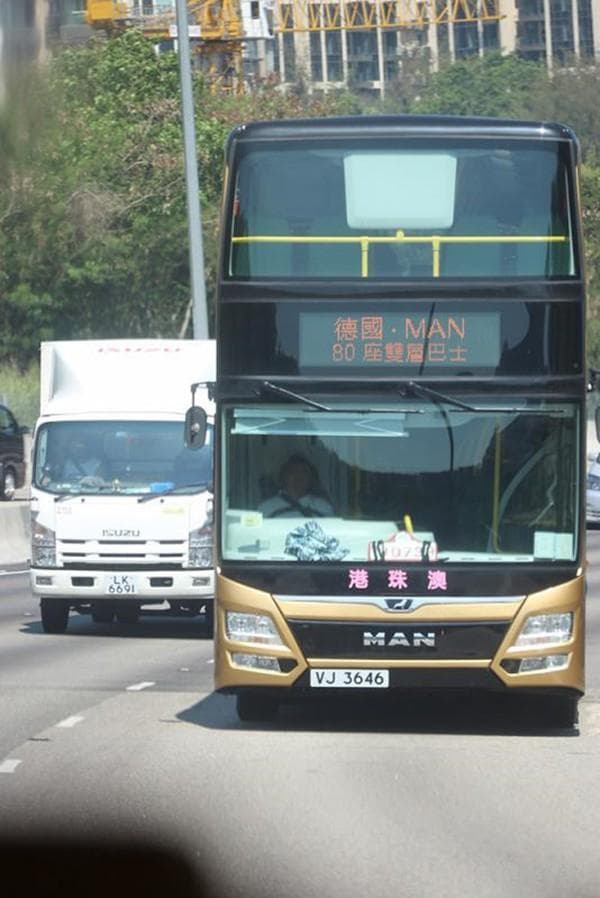 港珠澳大桥穿梭巴士试车：24小时服务，繁忙时段5分钟一班
